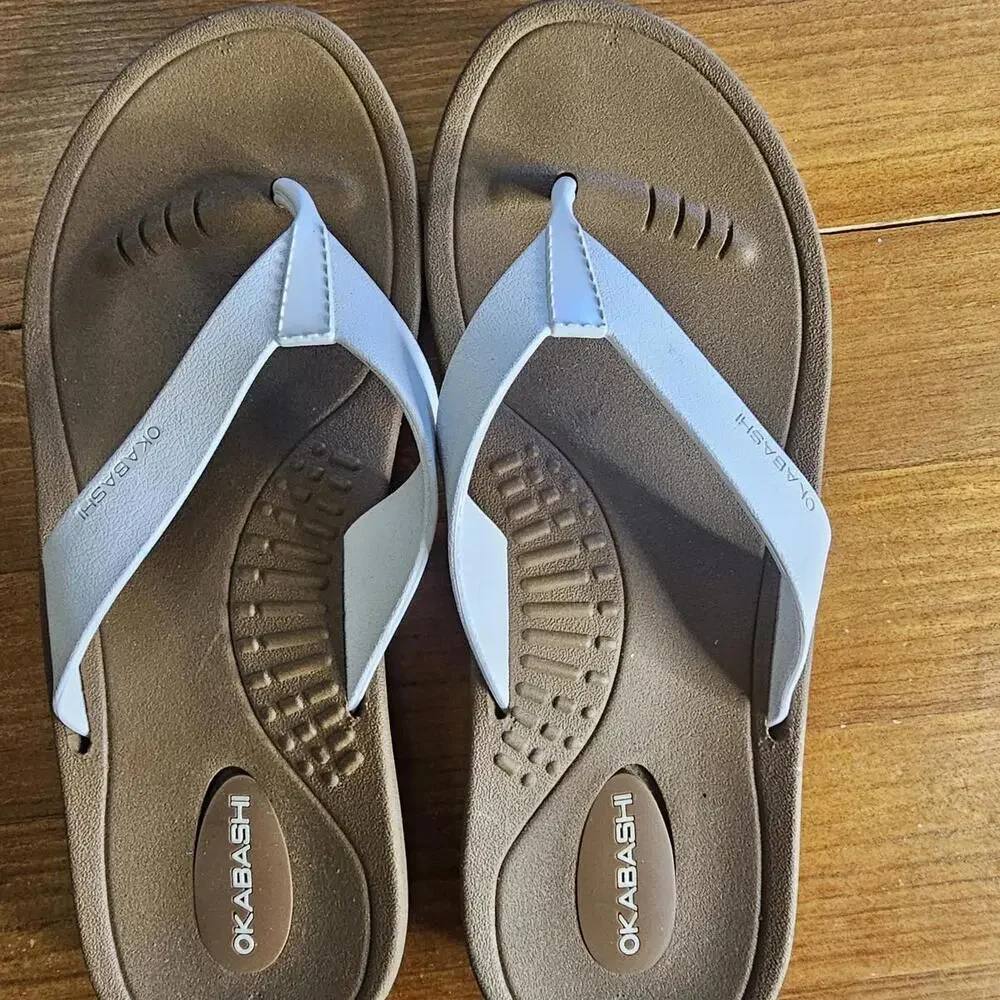 Okabashi White and Brown Flip Flop Sandals Size Small